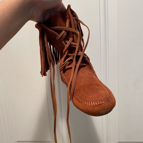 *Rare* Minnetonka Front Lace Boots Brand New - Picture 3 of 6
